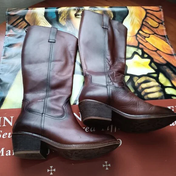 Sofft Brown Sharnell Leather Boot with Zipper Back - Picture 4 of 10